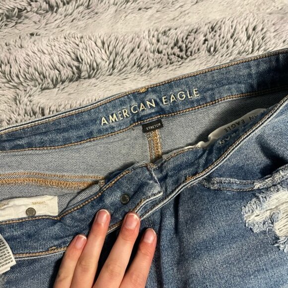 12R American Eagle Mom Jeans - Picture 3 of 3